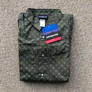 NWT Mens Patagonia Button Up Shirt Size M